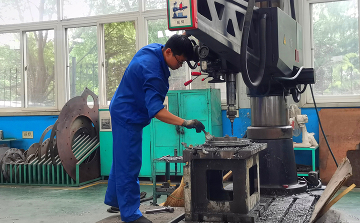 景重洋2014年—至今，就職于山東金格瑞機(jī)械有限公司，任職顆粒機(jī)鉆床班組長，工作積極主動(dòng).jpg