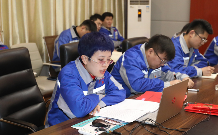 李主任對2023年度營銷激勵措施進(jìn)行宣貫，并動員全體員工要以飽滿的熱情投入到營銷工作中去，全力以赴，奮勇爭先。.jpg